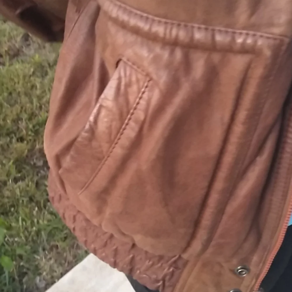 N/A men brown